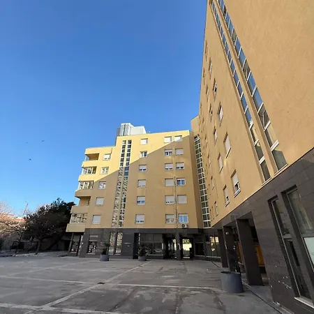 Diran 2 Apartment Split